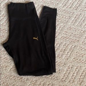 Puma legging with ribbed detailing on leg